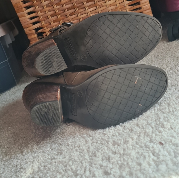 Boots - Picture 4 of 4